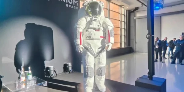 NASA Astronauts' Moon Landing at Risk of Being Delayed: They Have Nothing to Wear