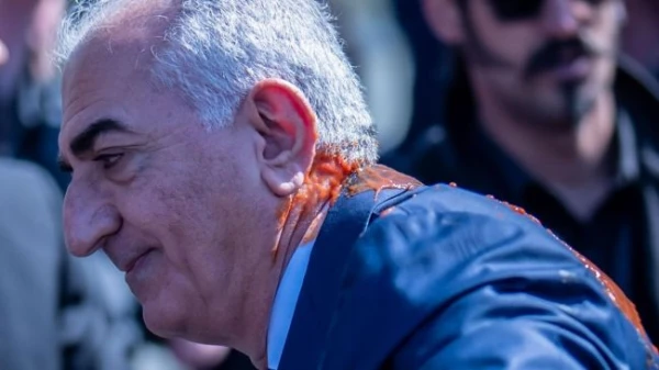 Kind People Found: Reza Pahlavi Pelted with Tomatoes in Berlin