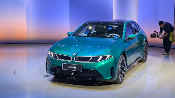 BMW unveiled the i3 with an extended wheelbase and advanced digital cabin: Chinese AI included