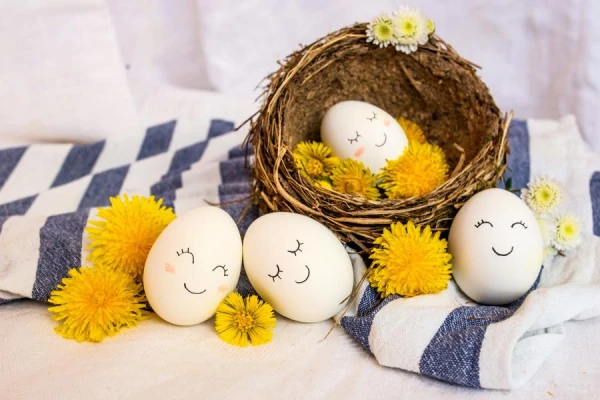 How to Color Eggs for Easter Spectacularly: 4 Simple Methods