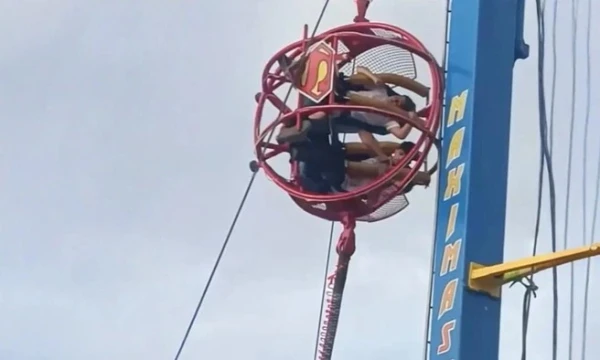 Shocking Ride Collapse in Spain: People Plummeted from Height, Injuries Reported