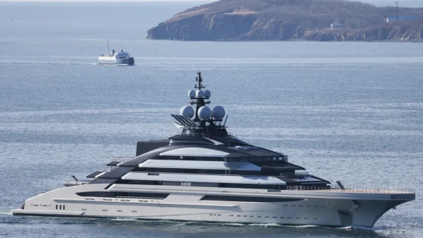 Why Did Iran Allow the Yacht of the Richest Russian Oligarch to Pass Through the Strait of Hormuz?