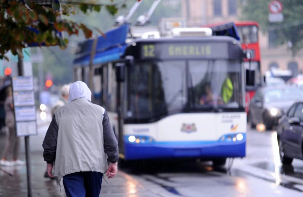 Finally: Riga's public transport will allow payments by cards and phones