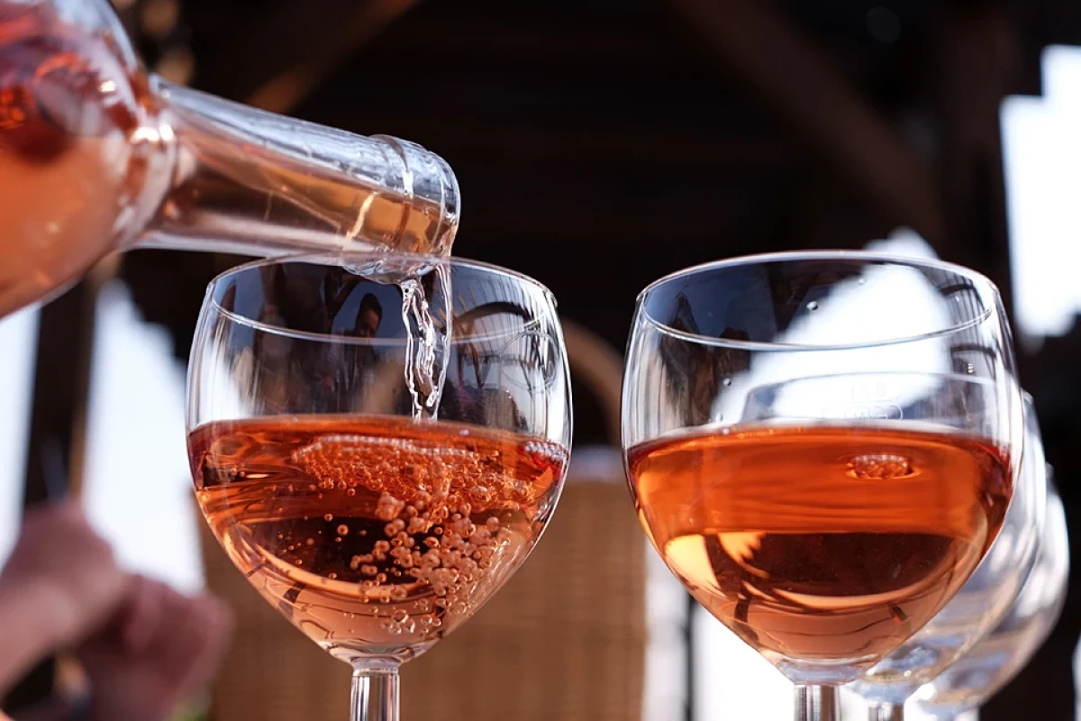 Abuse of Rosé Wine Leads to Weight Gain and Destruction of Tooth Enamel