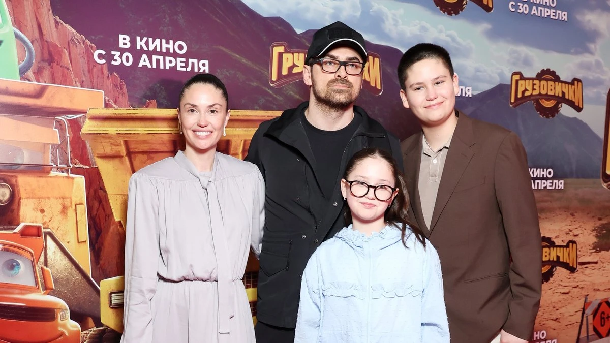 Agata Muzeniece Appeared in Public with Her Grown-Up Children from Priluchny and Petr Dranga