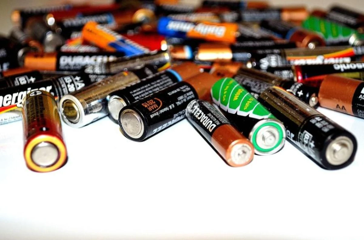 Why You Should Not Charge Regular Batteries Like Rechargeable Ones?