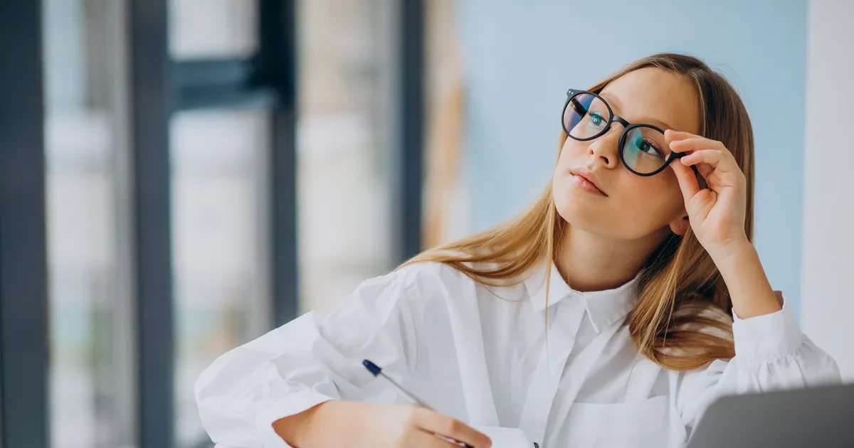 Shocking Revelation: How a Straight-A Student in Germany Used AI Glasses for Three Years and What Punishment She Faced