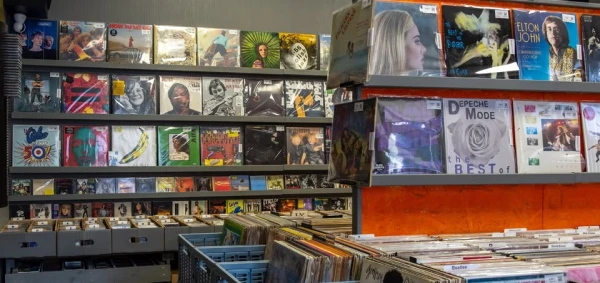 Vinila ēra Opens New Space in Riga