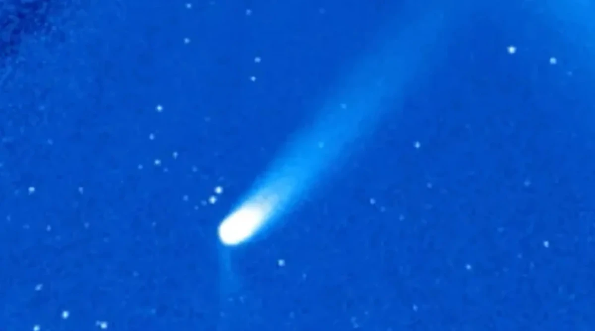 Comet C/2025 R3 Approaches Earth and 'Turns On' Its Second Tail: What Happened
