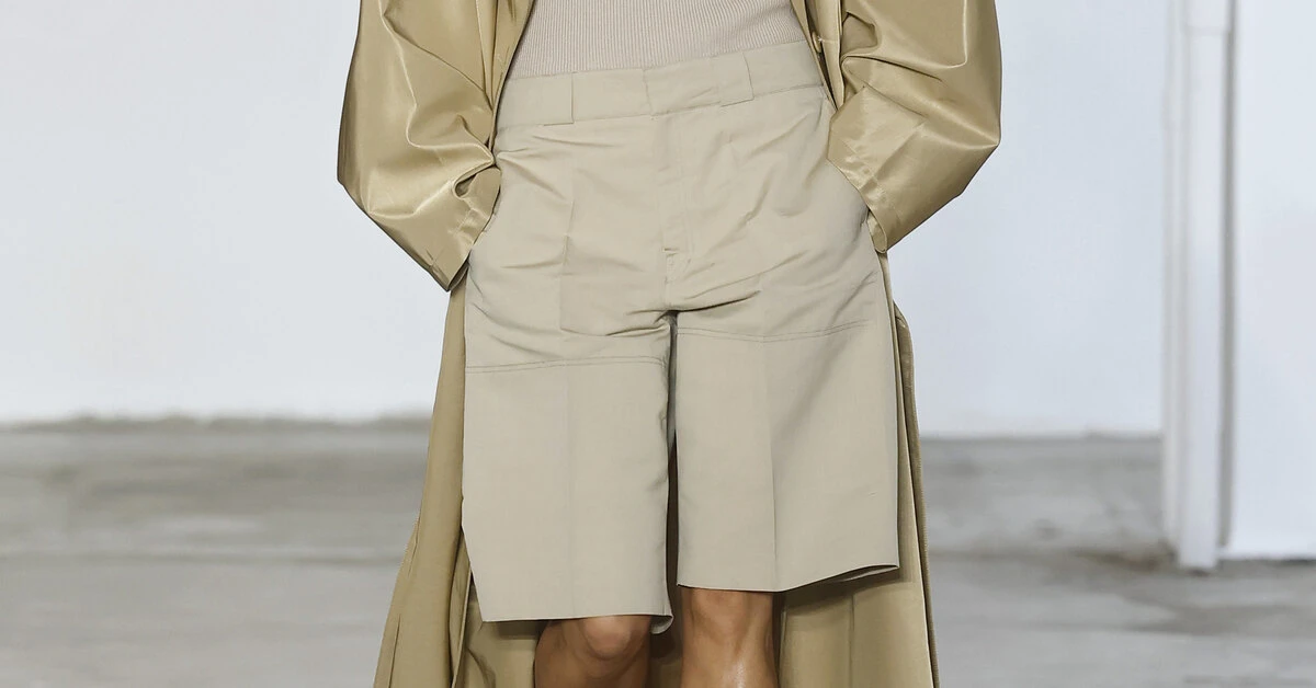 Universal Trend: Stylists Explained How to Wear Bermudas in Summer