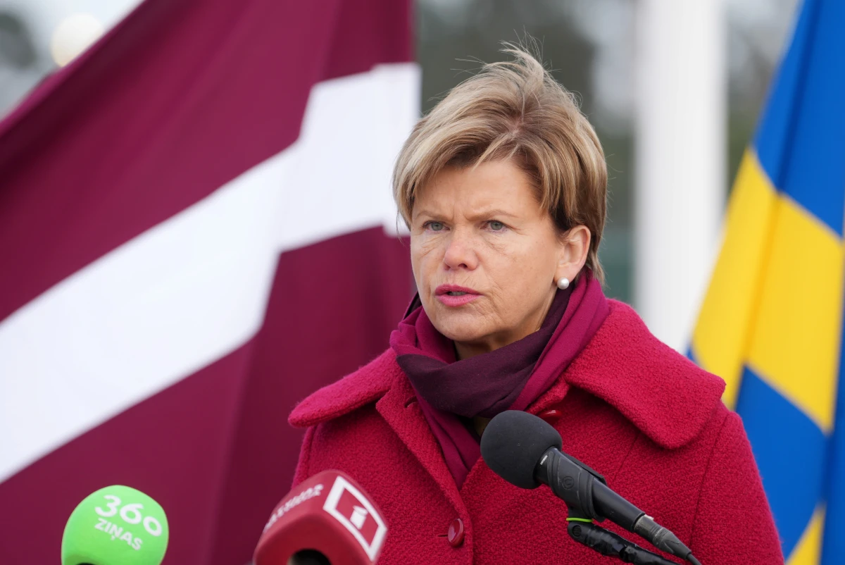 What’s this about? Foreign Minister Baiba Braže exchanged Latvian government bonds for €105,000