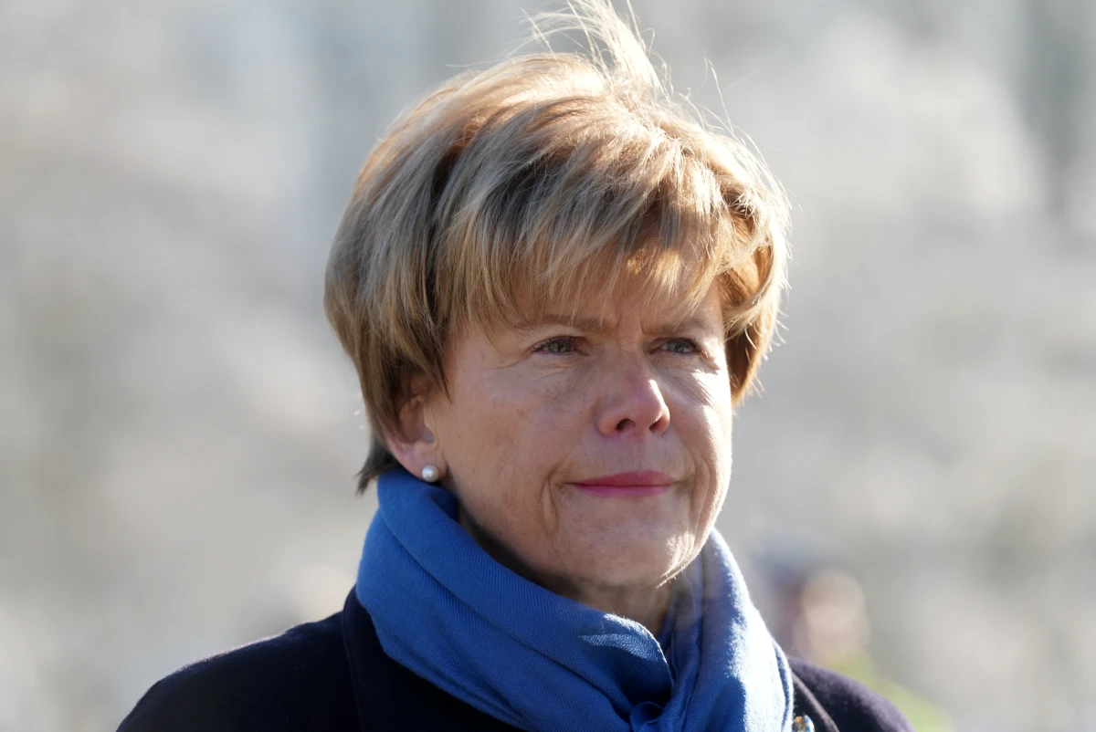 And Baiba Braže was also counted! Is it more profitable to work with the Komsomol or to be the Minister of Foreign Affairs?