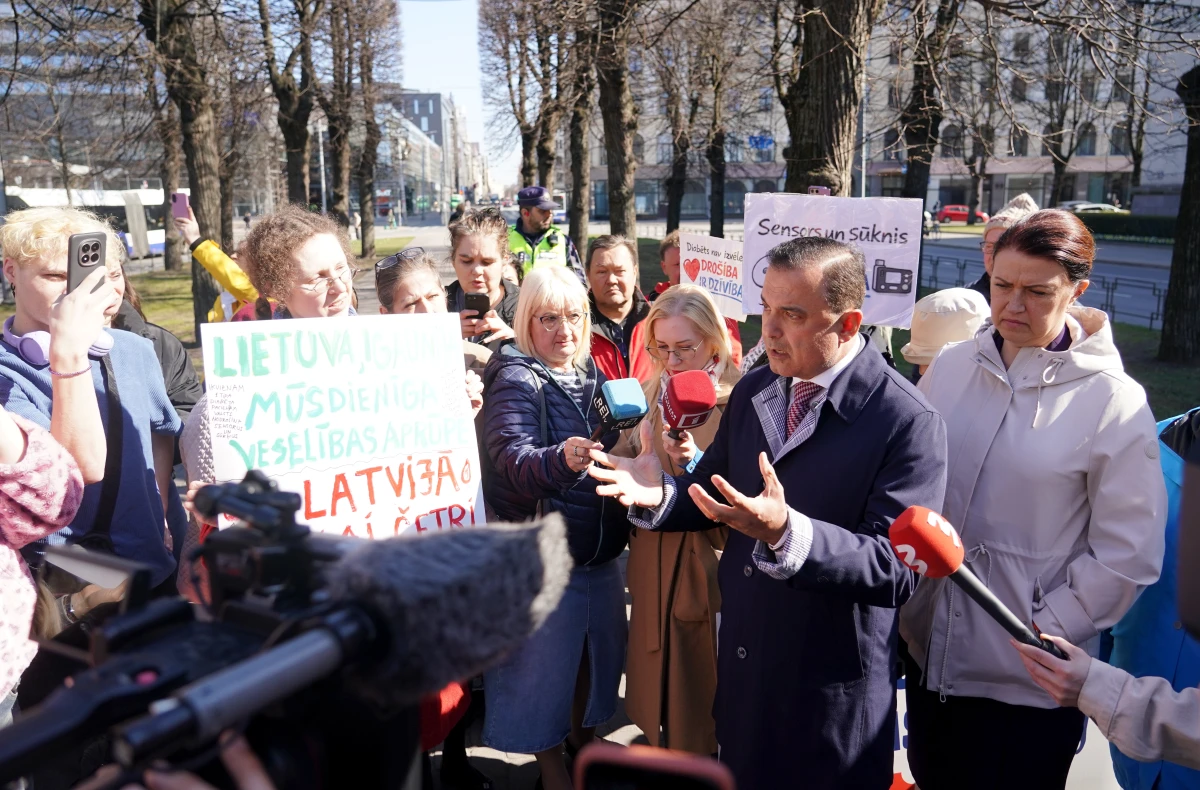 Хосаму Абу Мери пришлось ответить на неприятные вопросы.