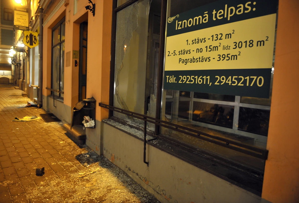 Moving Forward: The Riga City Council Quickly Ran Out of Money for Decorating the City's Gloomy Windows