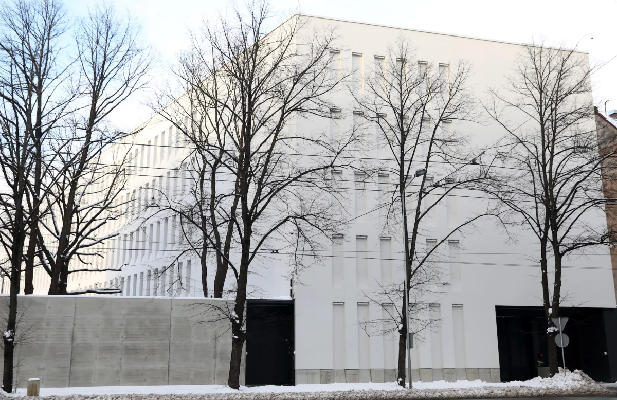 Is Security at Risk? The Security Police Criticized the Idea of Residence Permits for Property Purchases