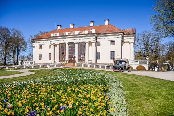 During the May holidays, excursions in Latvian will take place at the Pakruojis Manor