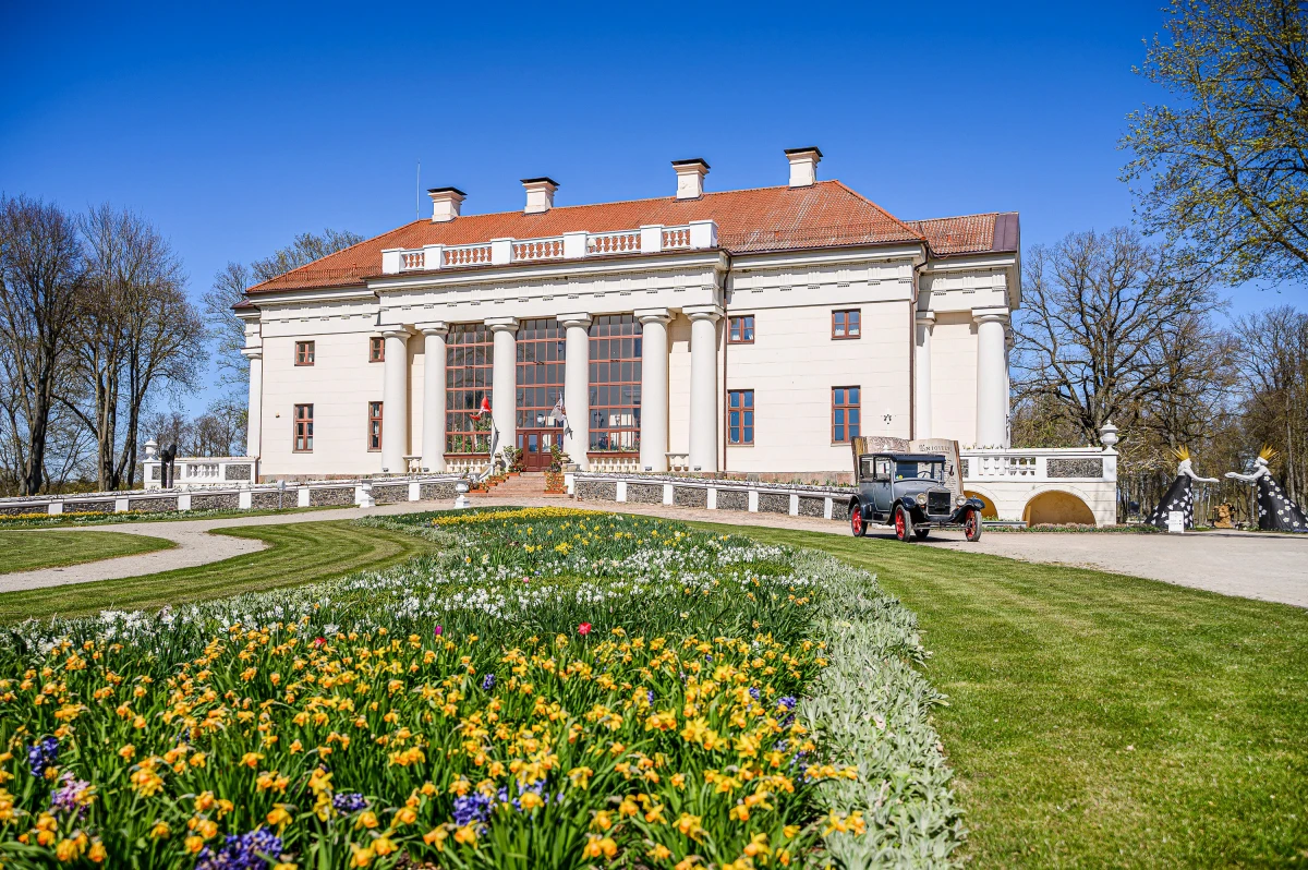 During the May holidays, excursions in Latvian will take place at the Pakruojis Manor