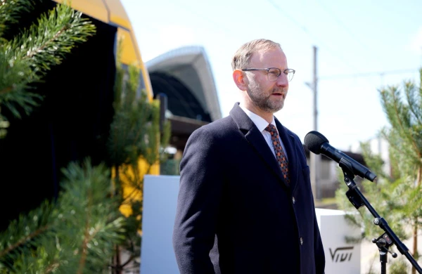 Bee on the Christmas Tree - the first four electric trains received 'forest' names