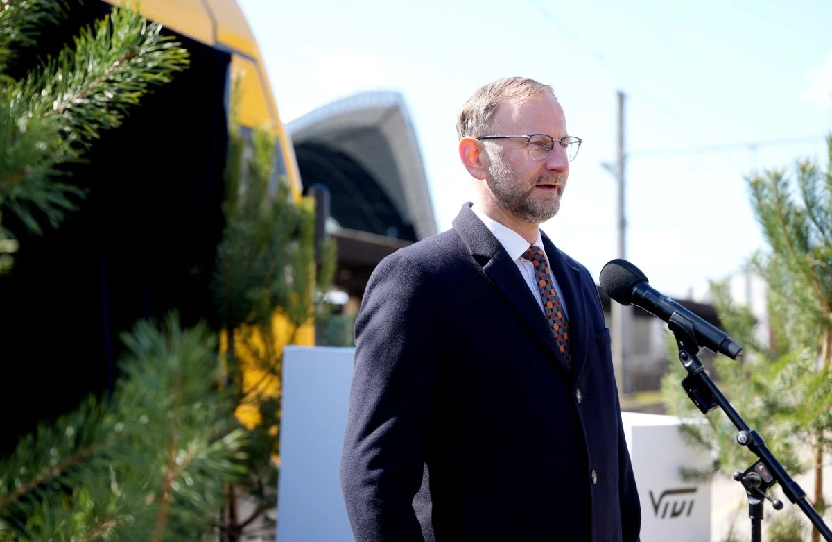 Bee on the Christmas Tree - the first four electric trains received 'forest' names
