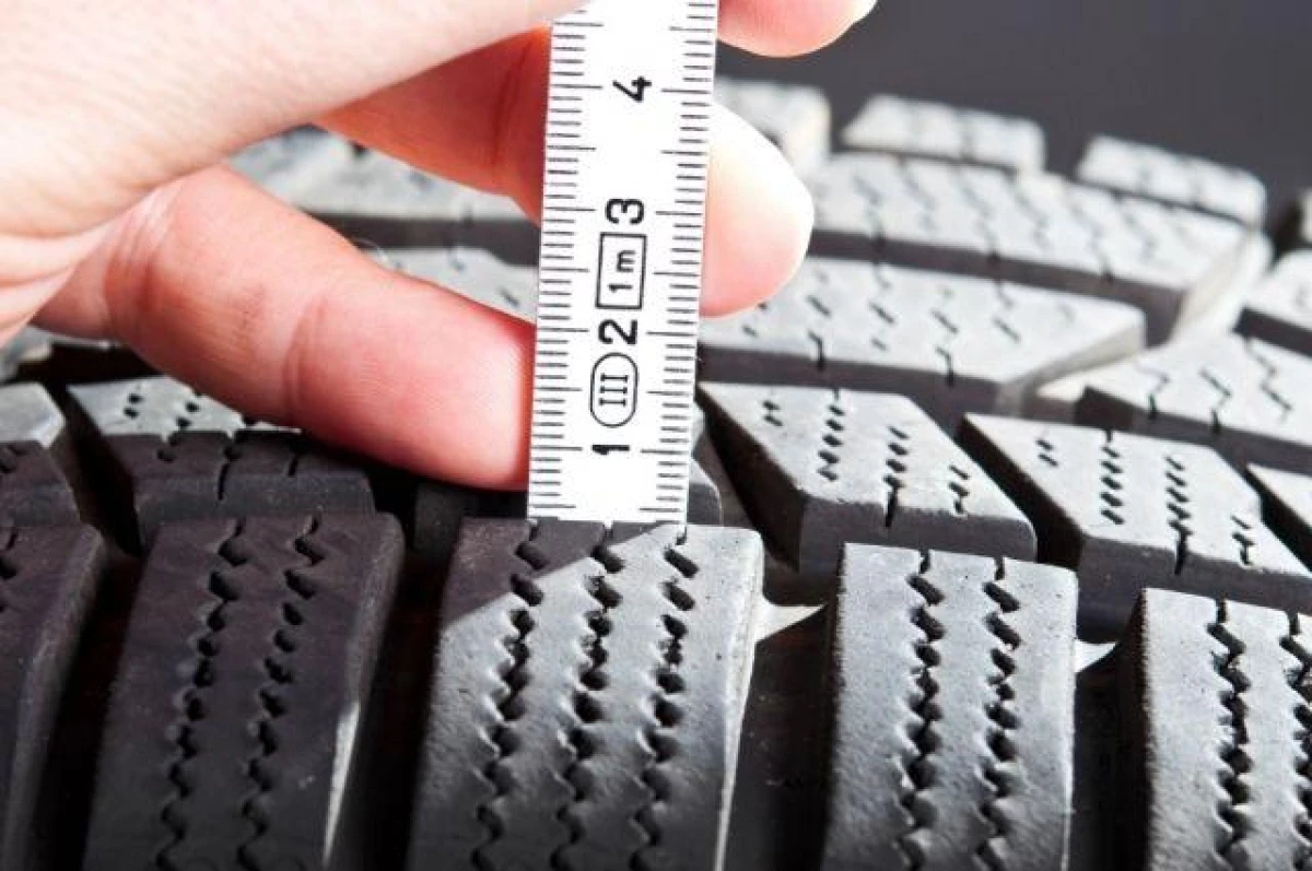 Should tires be cleaned before seasonal storage?