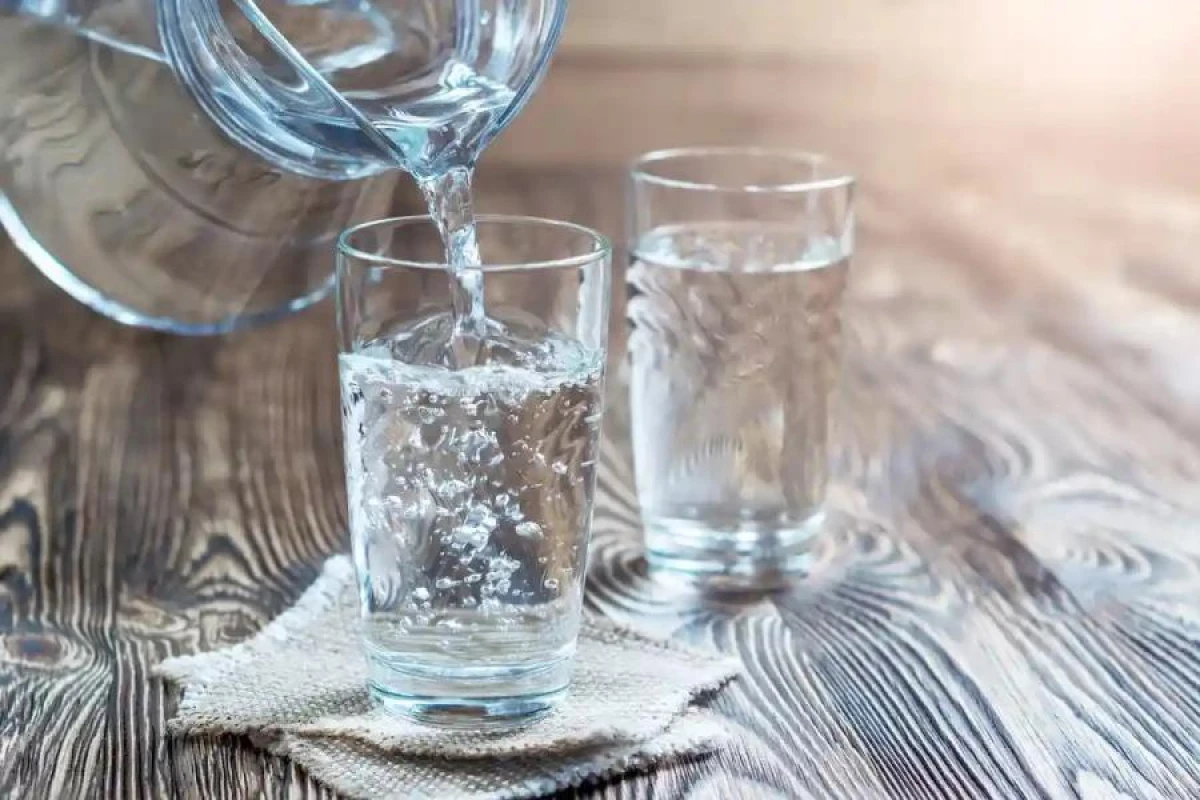 Which water is preferable to drink – carbonated or non-carbonated?