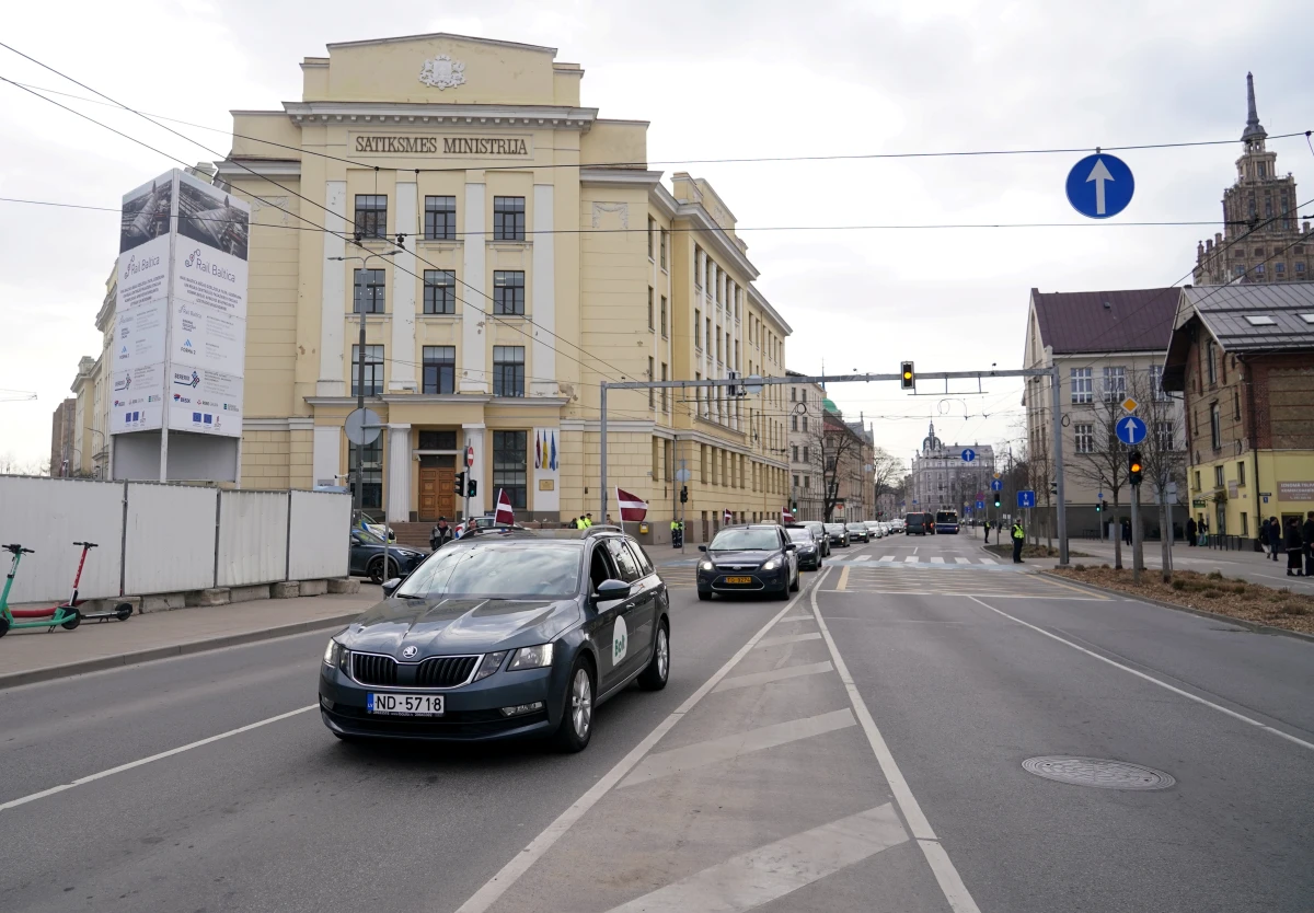 Reform Without Reductions? The Minister Promised Not to Lay Off Employees