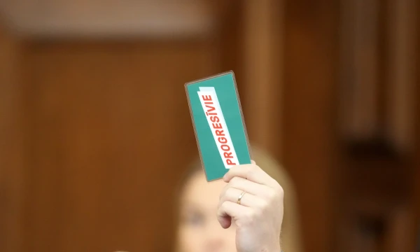 They were against it, but... voted 'for'! Some deputies in the Saeima experienced an eclipse