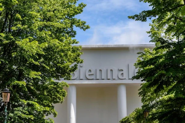 The Jury of the Venice Biennale of Art Resigns