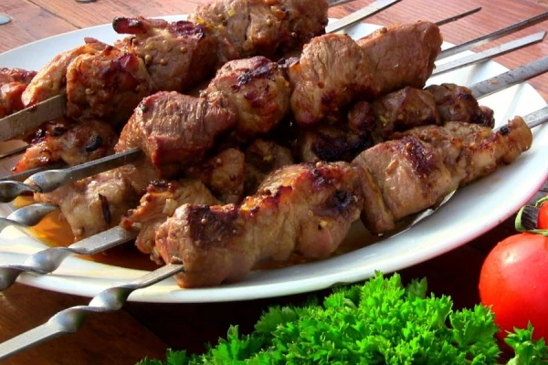 How to Properly Marinate Pork for Shashlik and Grill: Onion, Kefir, Tomato Juice, and Other Options