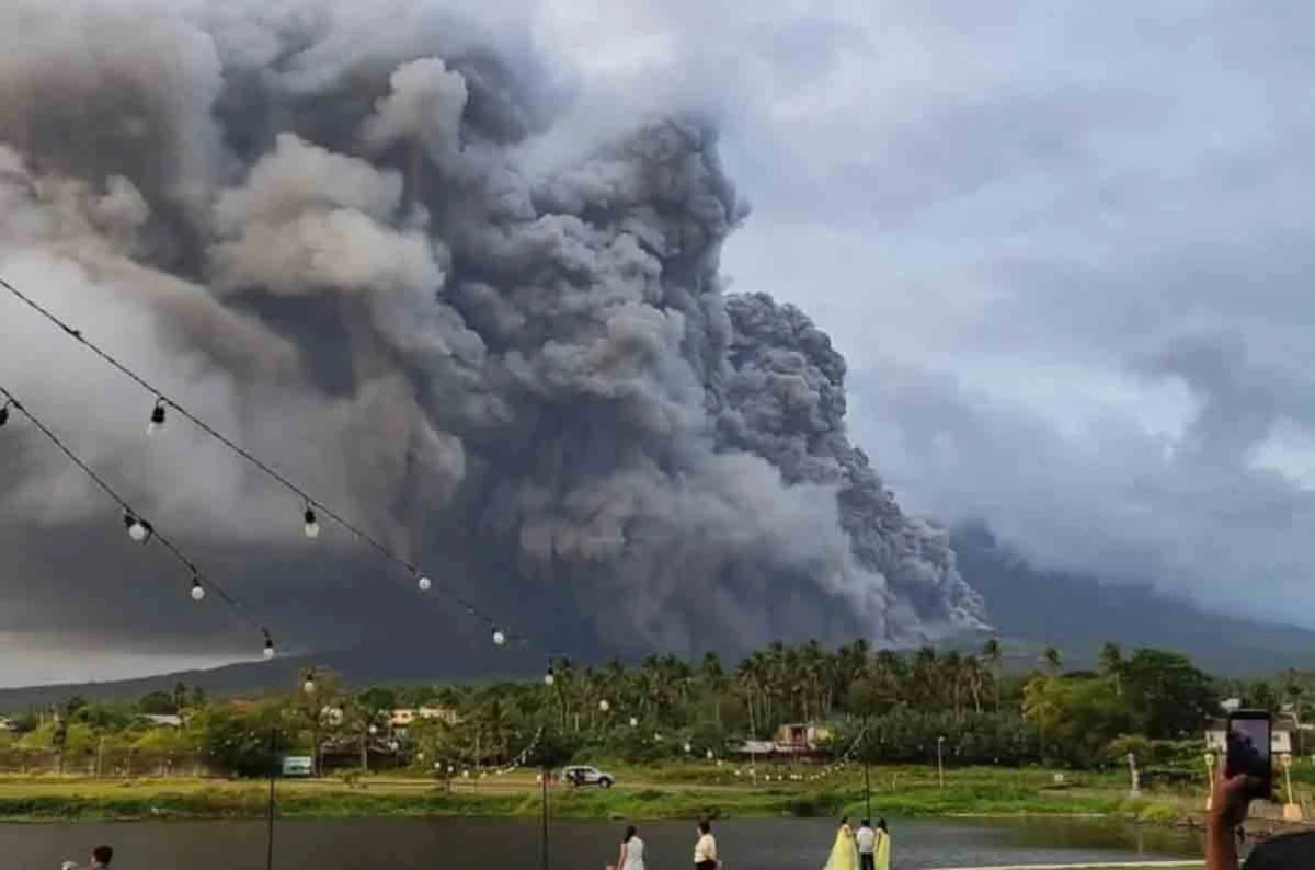 The Mayon Volcano Erupts in the Philippines