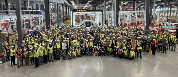 The first serial electric truck Tesla Semi has rolled off the assembly line