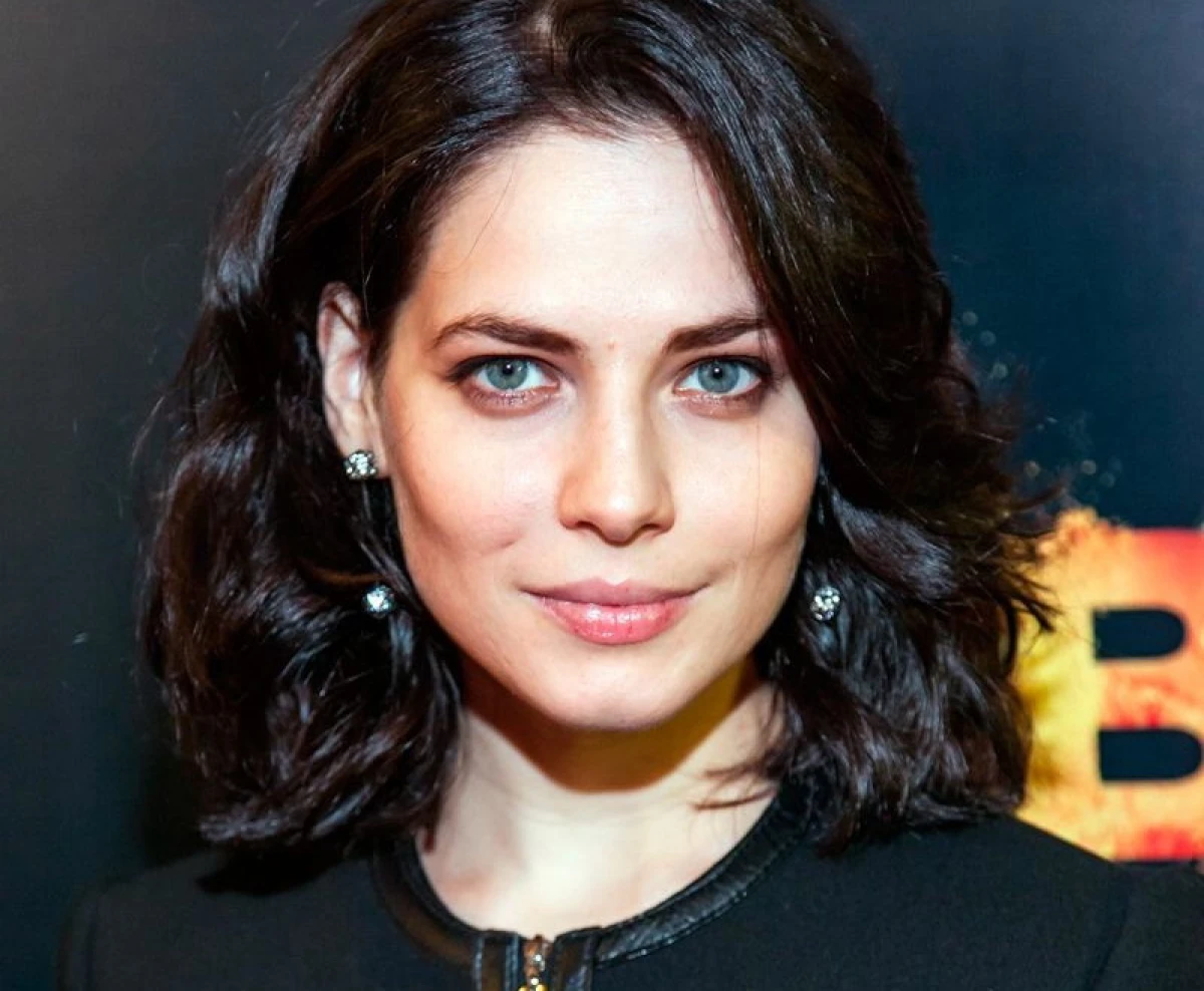 “Alien” Beauty: Yulia Snigir Amazes Fans with a New Look