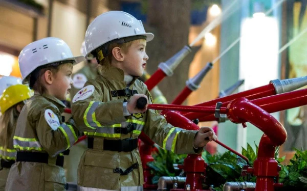 Firefighters entertain and offer free helmet fittings. Holiday details
