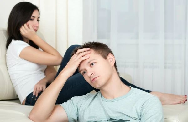 6 signs that your man has feelings for someone else