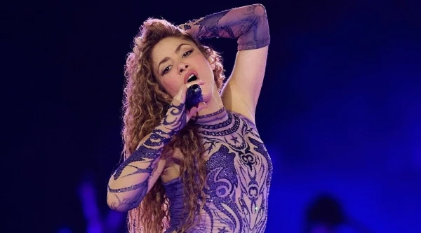 Shakira Held a Free Concert — and Turned Copacabana Beach into a Stadium