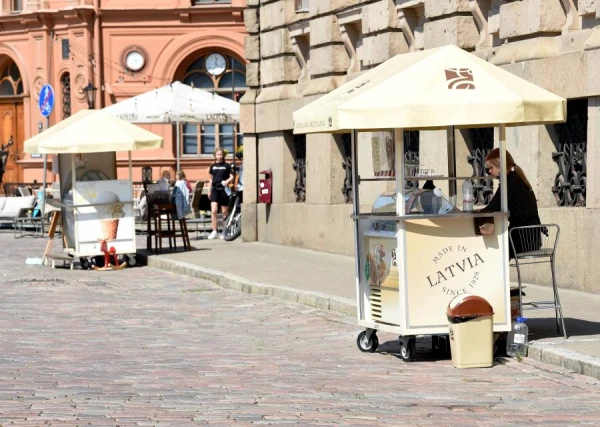 Students are invited to work: applications for summer jobs are open