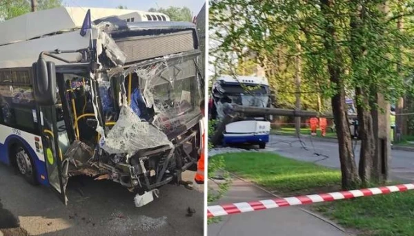Pole in the windscreen, front part smashed… Rīgas satiksme comments on the incident in Kengarags