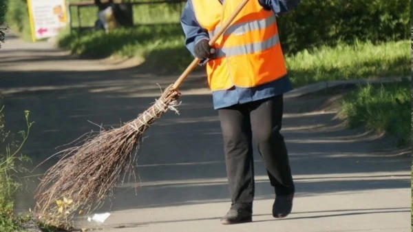 The courtyard in Riga is poorly maintained: where to complain about the janitor