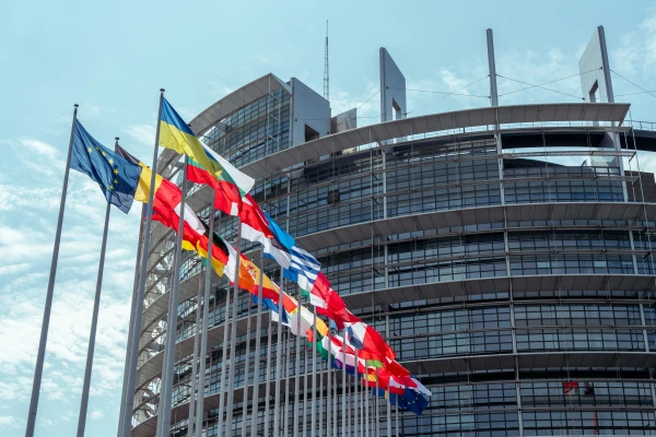 Regions Against Centralization: EU Demands Continued Support for All