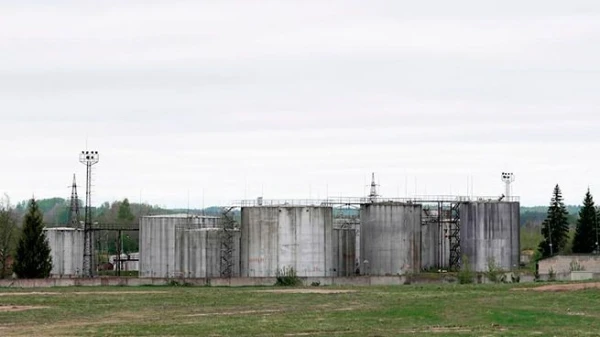 Цистерны, нефть