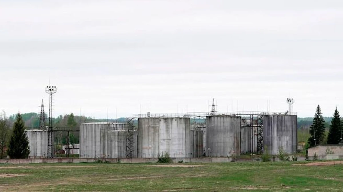 Цистерны, нефть