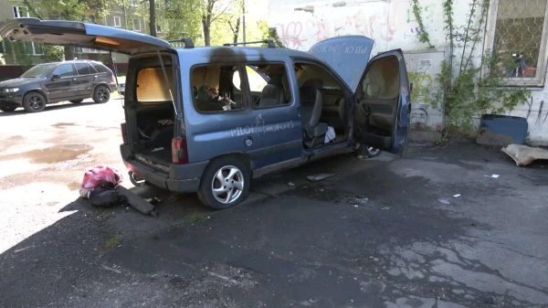 Сгоревший автомобиль