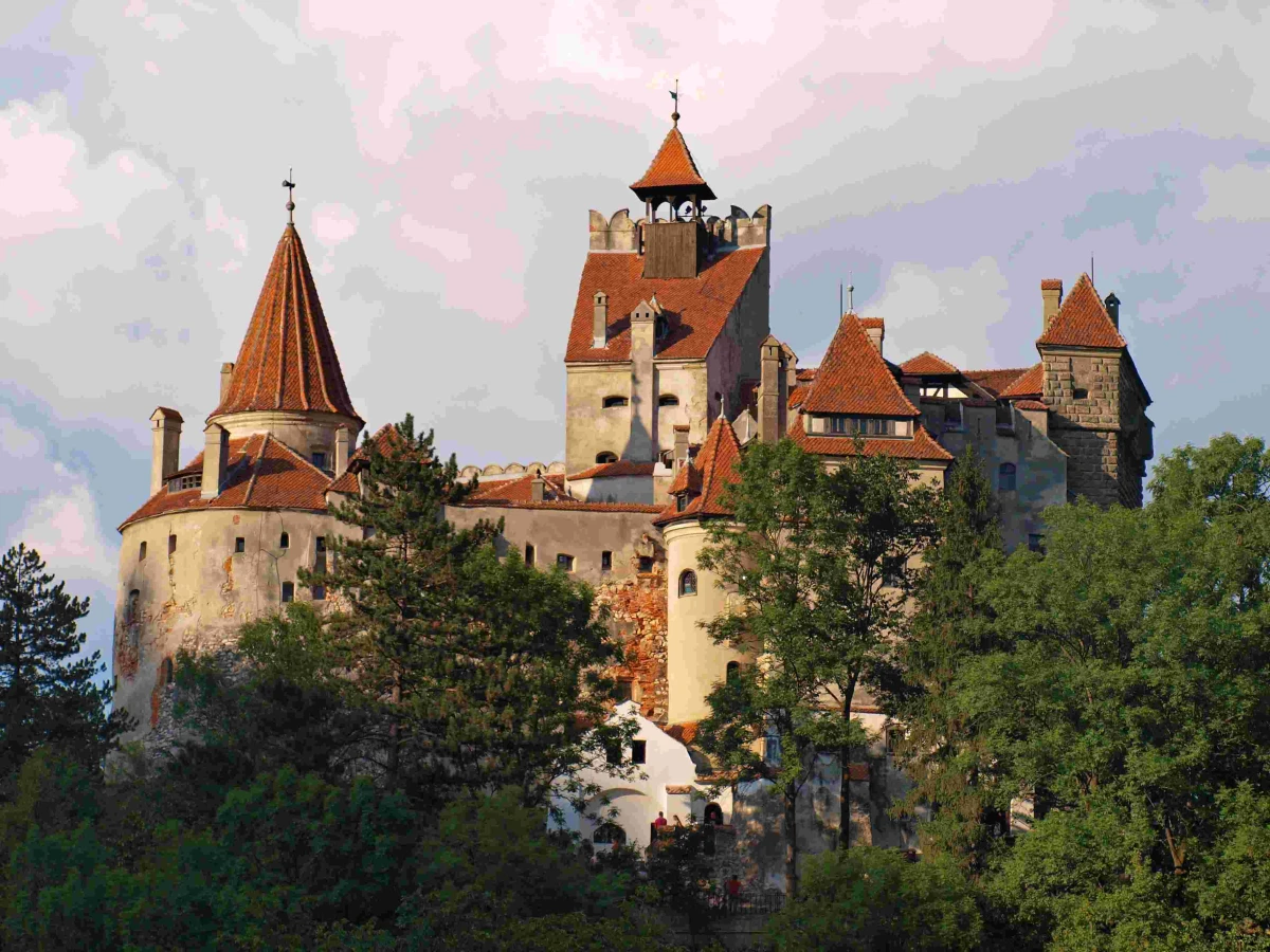 Замком графа Дракулы.