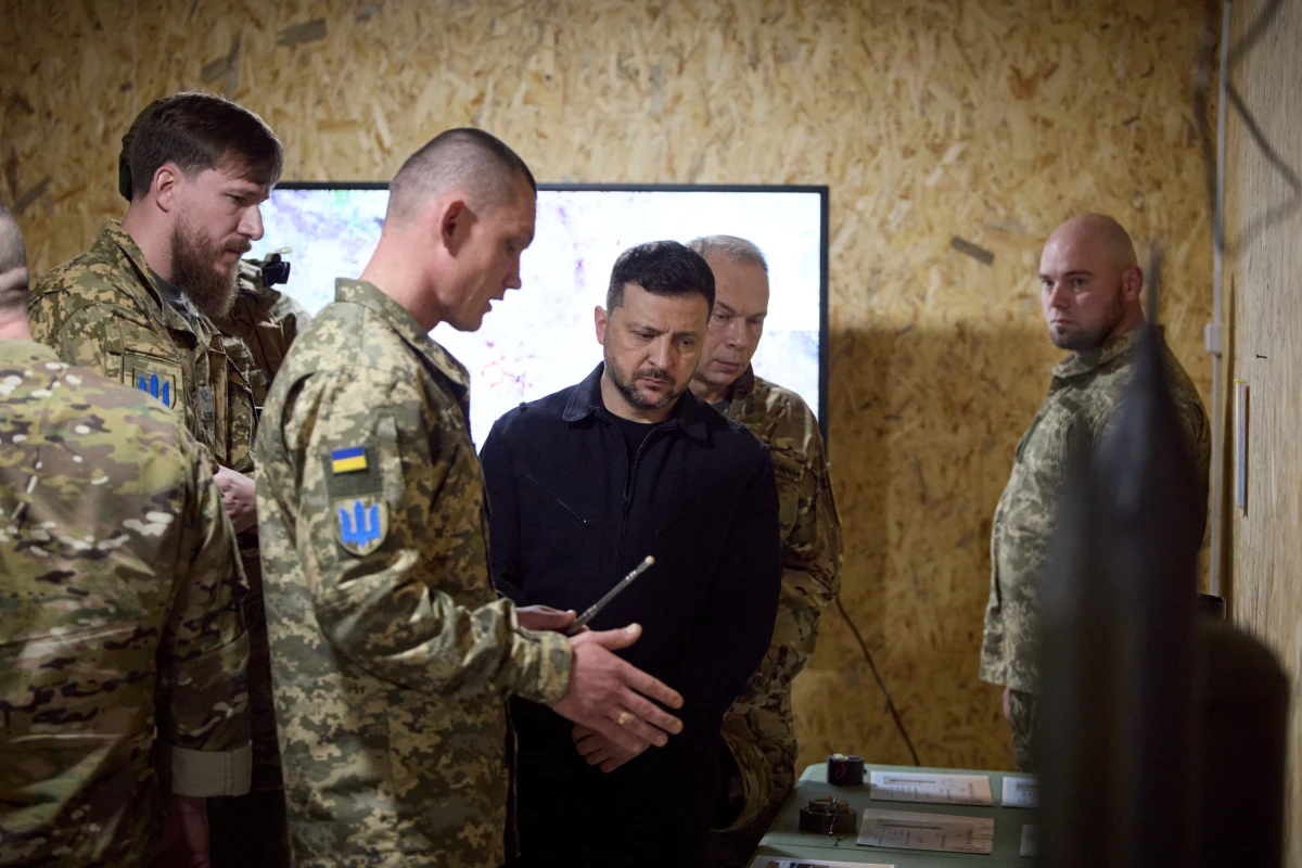 Глава Украины Владимир Зеленский с военными