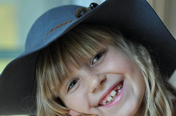 When and in what order do children get their teeth?