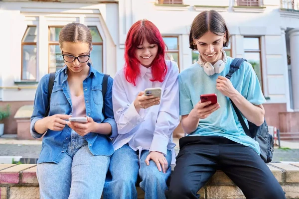 The EU is preparing to ban social networks for teenagers: who will be affected by the new restrictions