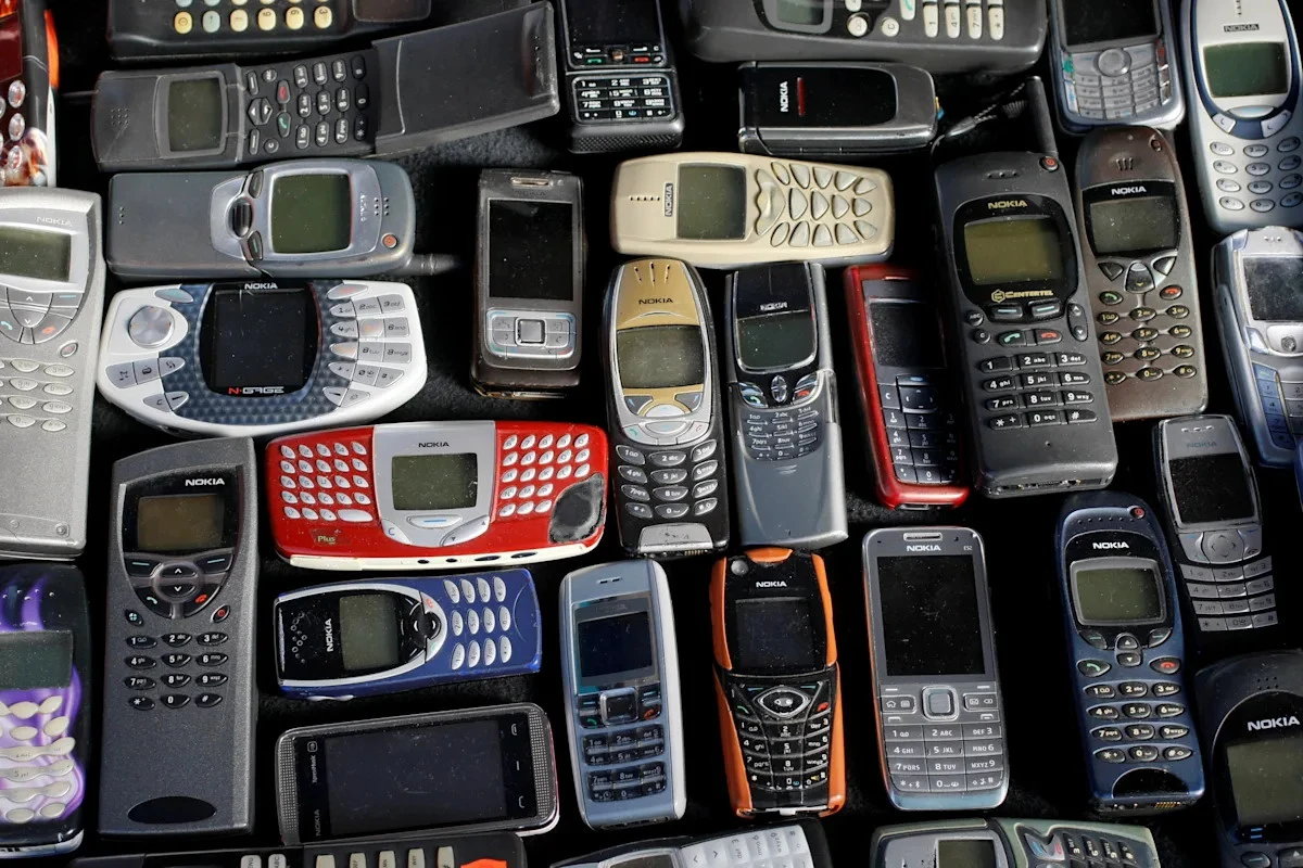 Old Phones Suddenly Became a Gold Mine: Which Models Fetch Hundreds of Thousands of Dollars