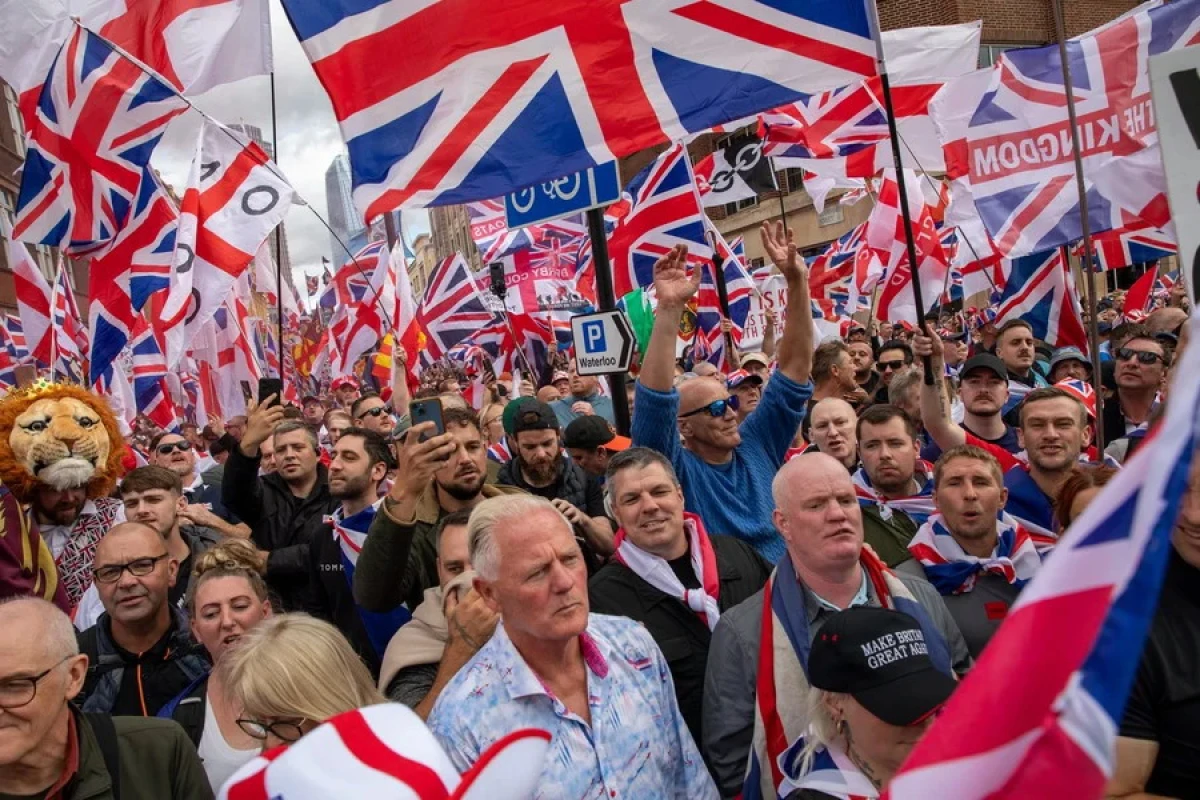 London Under Heavy Security: Thousands of Far-Right and Pro-Palestinian Activists Took to the Streets