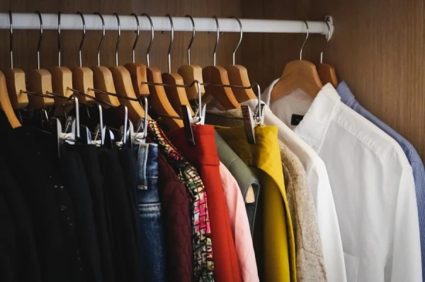 How to Get Rid of Clothing Odors Without Washing: 3 Simple Methods