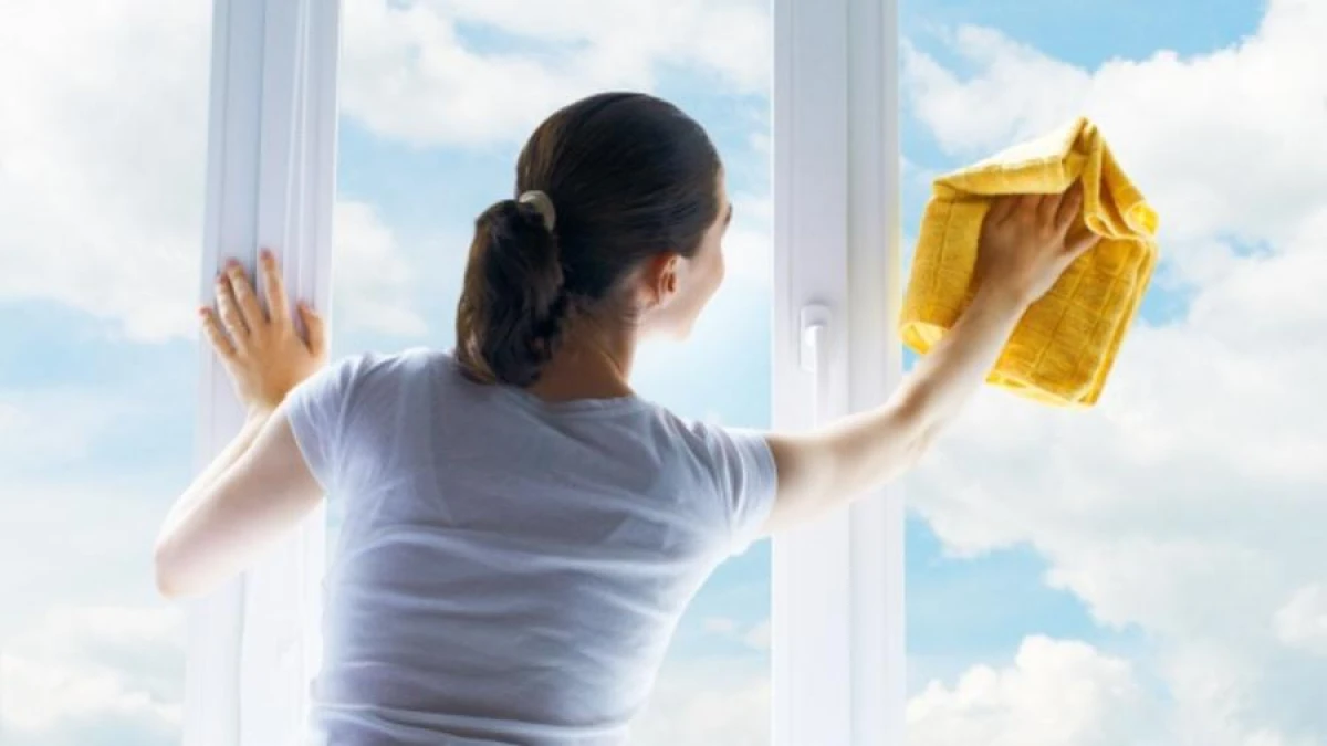 3 Things You Shouldn't Wipe with Paper Towels